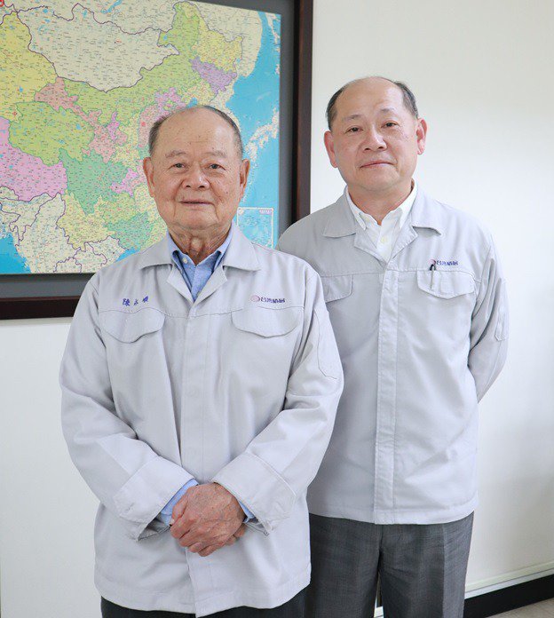 台灣積層工業董事長陳永順（左）與總經理陳界中。